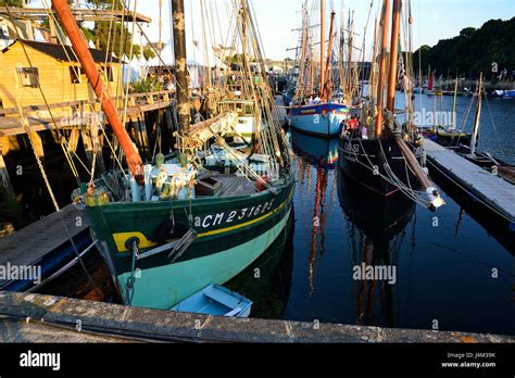 Traditional Boats In Port Rhu Maritime Festival Temps Fête