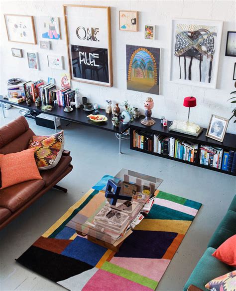 10 Living Room Designs With Colorful Rug