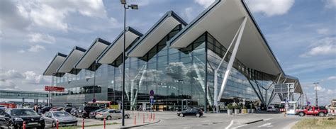Lecha wałęsy gdansk poland airport website. Аэропорт Гданьск Лех Валенса г. Гданьск (Польша) - рейсы ...