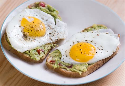 무료 이미지 요리 식품 생기게 하다 야채 아침 식사 튀긴 계란 토스트 알 베네딕트 브런치 훈제 연어 수란