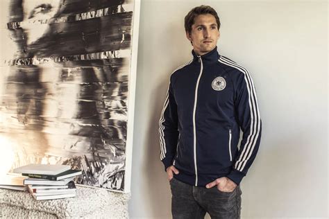 #die mannschaft #rene adler #manuel neuer #schweinski #bastian schweinsteiger #lukas podolski #dennis aogo #mats hummels #benedikt höwedes #thomas muller #mario gomez #holger badstuber. rene adler im oktober 2012 | fotografie tomas rodriguez