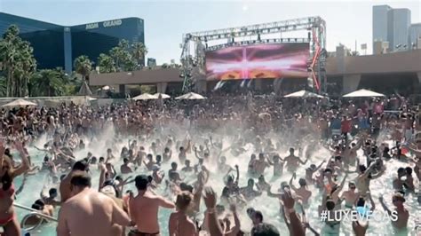 2015 Hottest Luxevegas Pool Parties With Robin Leach Youtube