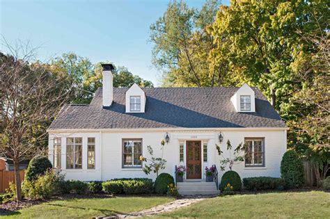 15 Cottage Style Homes With Cozy Charm Better Homes And Gardens