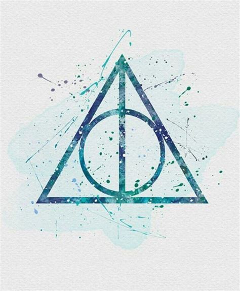 Deathly hallows ) sont trois artefacts magiques que la mort aurait offert aux frères peverell pour les récompenser de leurs talents de sorciers. Épinglé par Lina Anselmo sur Обои фоны | Reliques de la ...