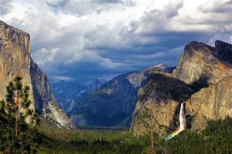 Yosemite Valley In Yosemite National Park With El Capitan Etsy