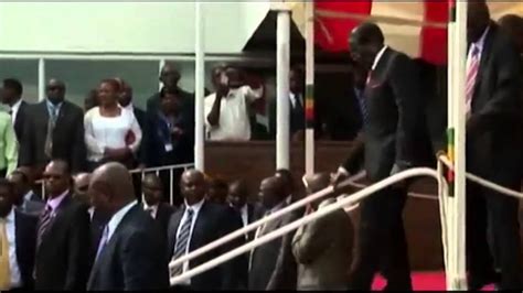 Robert Mugabe Falls Down Steps After Speech In Zimbabwe Youtube