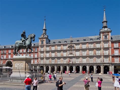 File:Felipe III - Casa de la Panadería - Plaza Mayor de Madrid - 01.jpg - Wikimedia Commons