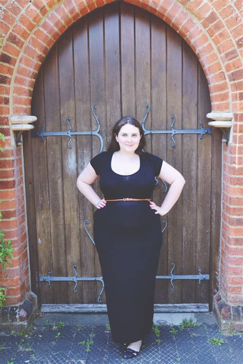 In dress shirts, a wider collar spread works well for broad men because it balances out their wide proportions. Becky Bedbug: Can fat people wear maxi dresses?