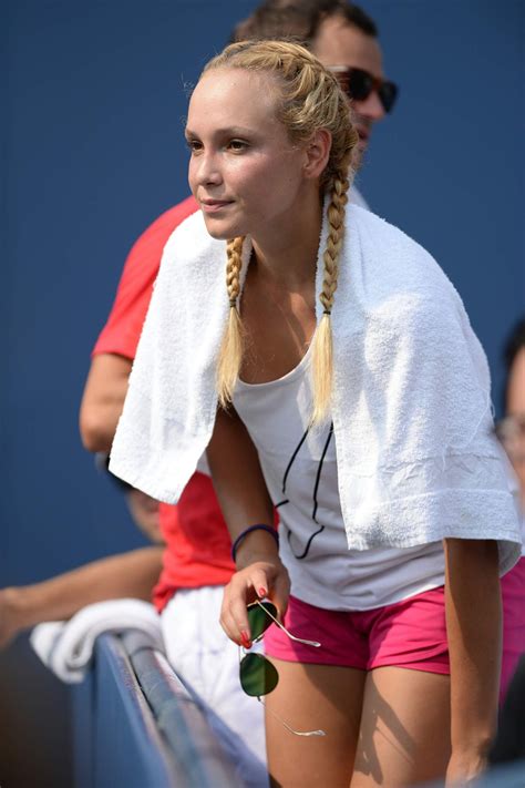 Tra poco tornerà ad allenarsi, in con questa didascalia estremamente informale stan wawrinka ha annunciato su twitter che l'operazione al ginocchio è perfettamente riuscita. DONNA VEKIC at Stan Wawrinka Match at 2015 US Open in New ...