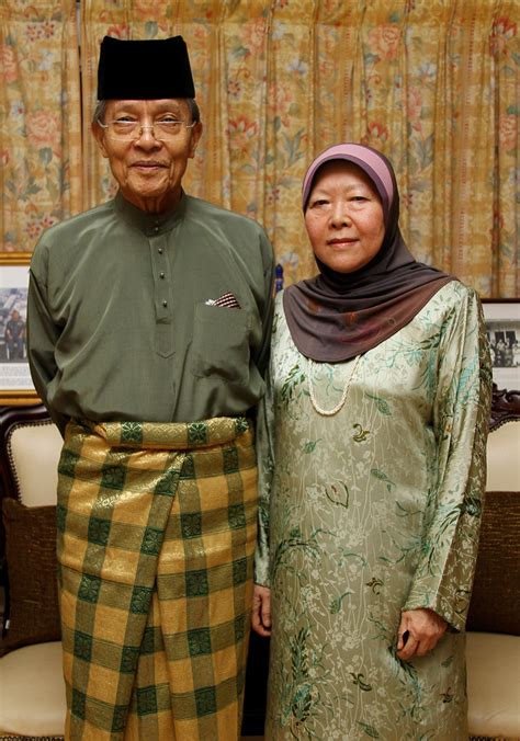 Qsr brands (m) holdings bhd has appointed tan sri jamaludin ibrahim as chairman with effect from mar 1, 2021. Y.M. Engku Tan Sri Dato Sri Ibrahim Bin Engku Ngah&Isteri ...