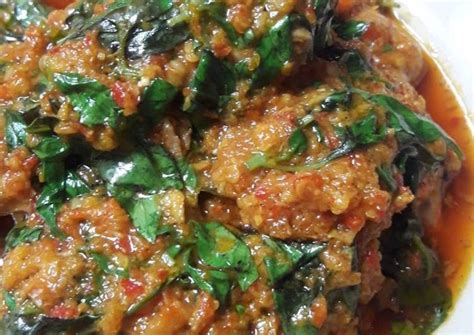 Gak perlu nunggu acara spesial untuk membuatnya. Ayam rica rica pedas kemangi