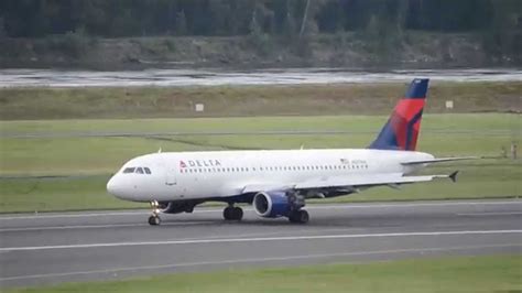 Delta Airlines Airbus A320 211 N327nw Landing At Pdx Youtube