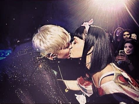 Miley Cyrus Attacks Katy Perry On Twitter For Tongue And