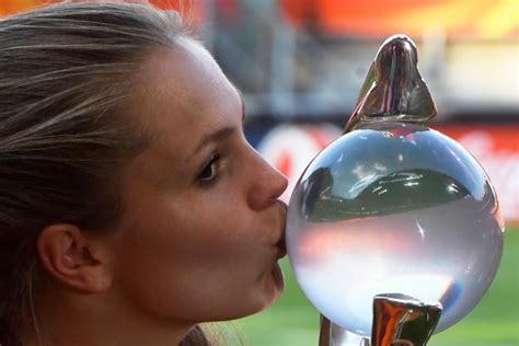 Cette catégorie contient les 26 pages suivantes. Lieke Martens élue meilleure joueuse de l'Euro - L'Équipe