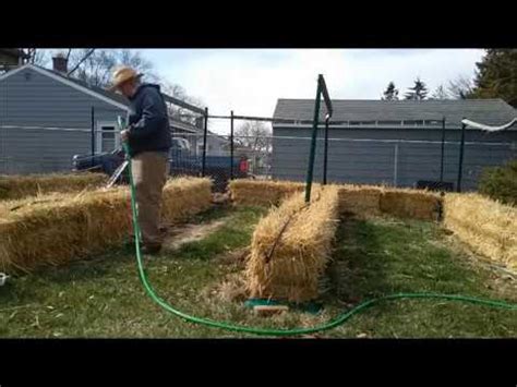 This tutorial will help you get your garden up and growing in no time. Straw Bale Gardening 3: Day 1 Conditioning - Old Version ...