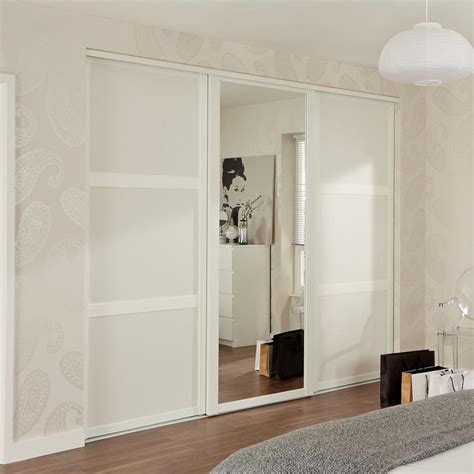 Buy shaker sliding wardrobe doors at screwfix.com. Shaker White Panel Sliding Wardrobe Door | Howdens