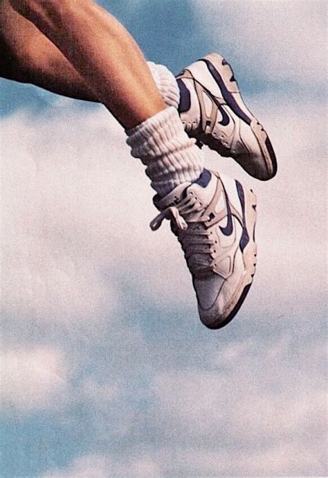 𝓀𝒾𝒸𝓀𝒾𝓃𝑔 𝓇𝑜𝒸𝒸𝓈 Vintage Nike Aesthetic Pictures Retro Aesthetic