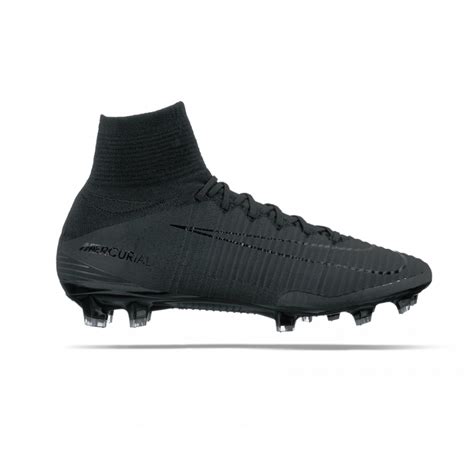 Mehr als pioniere bei technischen innovationen: NIKE Mercurial Superfly V FG (001) in Schwarz
