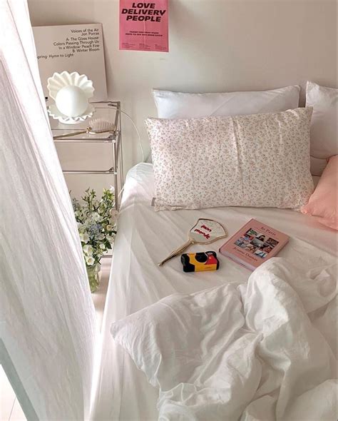 Bedroom dream in 2020 | aesthetic bedroom, room inspo. Pin by Fizzah Hussain on humble abode in 2020 | Room ideas ...