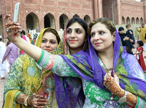 Eid 2016 Images Muslims Across The World Celebrate Eid Ul Fitr Today