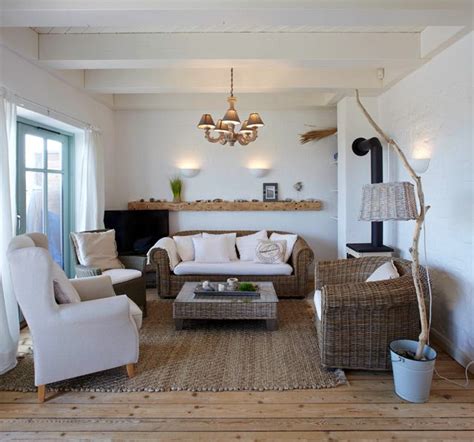 Unsere ferienwohnung befindet sich direkt am südstrand der insel fehmarn, die mit dem im zweiten obergeschoß finden sie abwechslung vom alltag in einer 46 qm großen, sehr komfortablen ferienwohnung, die im appartementhaus standburg direkt am südstrand von fehmarn gelegen ist. Naturmaterialien: In allen Räumen, hier das Wohnzimmer mit ...