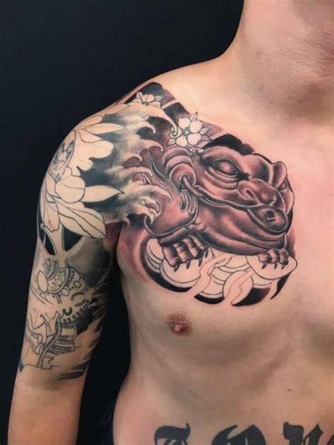 Aphrodite, the greek goddess of love and beauty, was supposed to have held the frog as sacred, and in this culture also saw frog tattoos as protective; Money frog | Hình xăm, Hình xăm ngực, Xăm