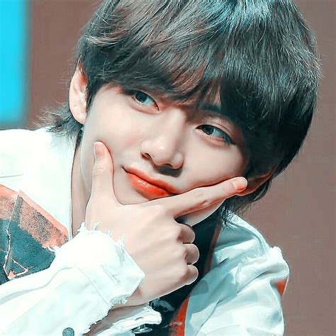 All about a loving artist named kim taehyung. kim taehyung, aesthetic, edit - image #6174366 on Favim.com