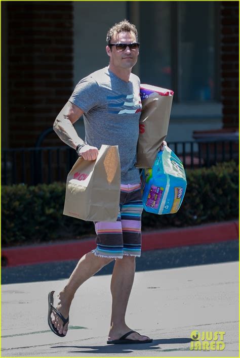 Brian Austin Green Picks Up Diapers For His And Megan Fox S Son Photo 3935238 Brian Austin