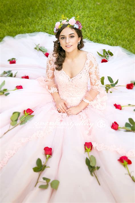 15 Quinceanera Poses For Pictures To Try In 2024