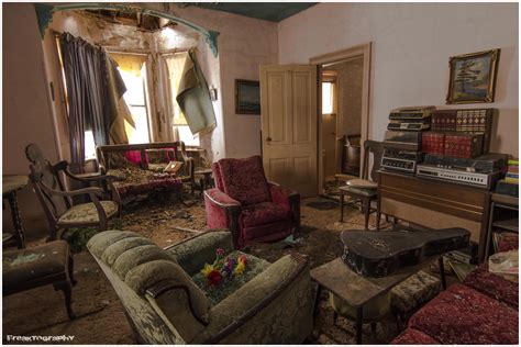 Abandoned House Living Room Freaktography