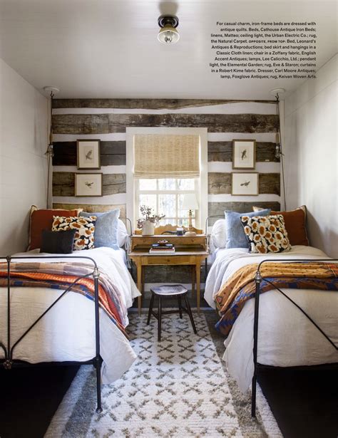 Twin beds in the guest bedroom give you more versatility. Bedroom with two beds. Idea for a shared bedroom. Desk ...