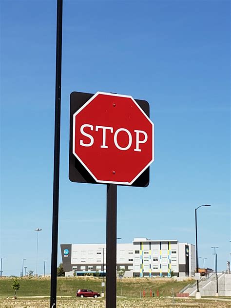 This font on this stop sign is different : mildlyinteresting