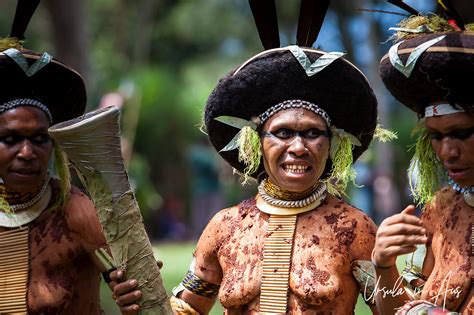 Big Hats And Small Drums The Engan Women Of Papua New Guinea Ursula S Weekly Wanders