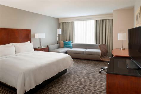 Hotel Rooms In Toronto Marriott Downtown At Cf Toronto Eaton Centre