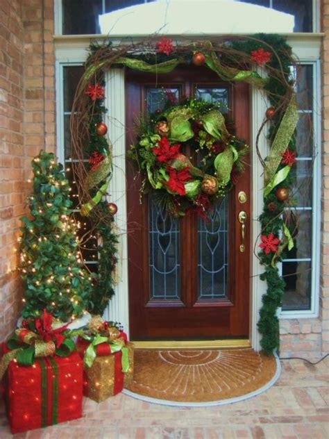 My favorite leaf decoration is the second one where each student's photo is hidden in the paper leaf pile.kids would have a kick out of finding each other! 7 Front Door Christmas Decorating Ideas | HGTV