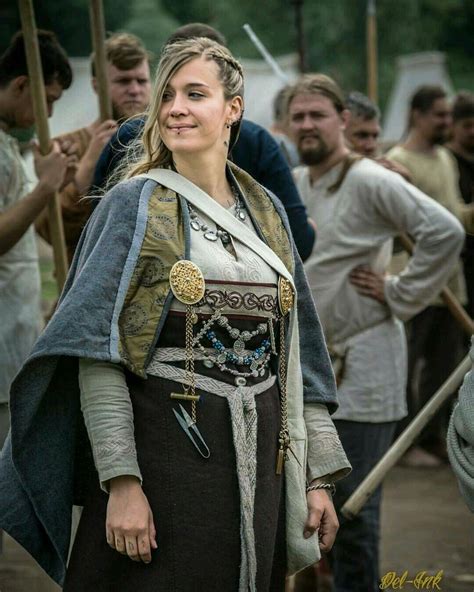 Костюм викинга женщины 91 фото