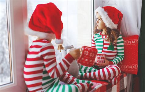 20 Must Have Props For Christmas Photo Shoot Localgrapher