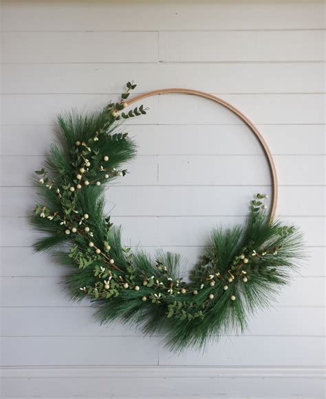 11 Cool And Easy Diy Embroidery Hoop Christmas Wreaths Shelterness