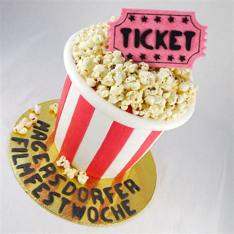 Leider konnten wir diesen artikel nicht auf deutsch übersetzen. Alles außer Arbeit: Popcorn-Torte