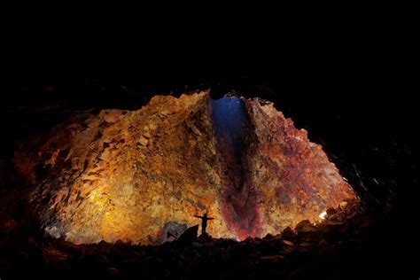 Plans to drill a tunnel into the empty magma chamber of Þríhnjúkagígur ...