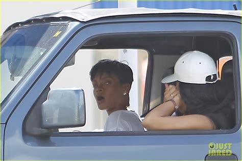 Full Sized Photo Of Rihanna Holiday Shopping In Barbados 18 Photo