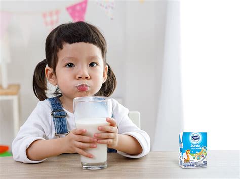 Tips Mengurangi Anak Minum Susu
