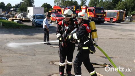 Vier Gruppen der Feuerwehr Auerbach bei Leistungsprüfung mit Atemschutz