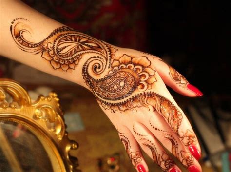 Henna tattoo hand henna tattoos henna tattoo muster henna body art 1 tattoo henna mehndi. Henna Tattoo an der Hand mit Paisley-Muster | Mehndi ...