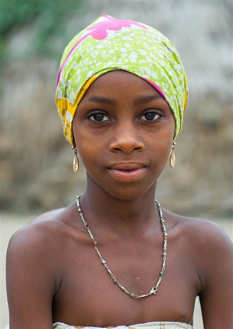 若いヌードアフリカの部族の女の子 ポルノ写真