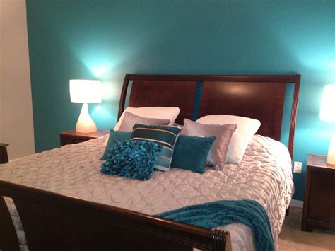Is it a bedroom with grey walls? Pin de Melissa Vargas en My rooms | Dormitorios ...