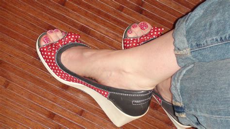 Wallpaper Feet Foot Toes Highheels Arches Polkadots Barefoot