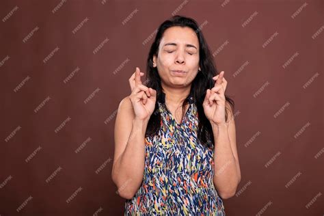 Premium Photo Indian Woman Crossing Fingers Pleading For Success