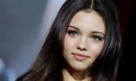 India Eisley Cast As Young Angelina Jolie In Maleficent See The Similarities Shared By The