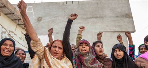 Pakistans ‘invisible Female Workers Celebrate New Legal Status Mamacash